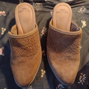 Earth Origins Celina clogs, size 8.